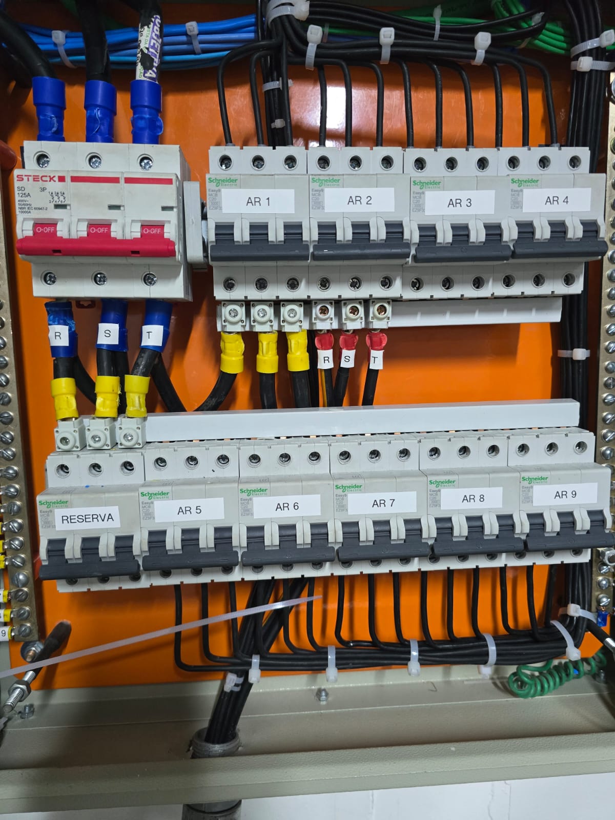 Montagem Profissional de Quadro Geral de Distribuição